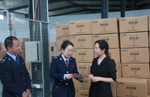 米 税收春风助力特色农业扬帆起航麻将胡了试玩直播助农点亮洋县黑(图2) 米 税收春风助力特色农业扬帆起航麻将胡了试玩直播助农点亮洋县黑(图2)