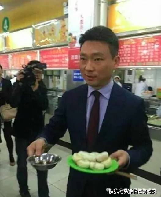 主持人的饭菜网友们大呼：长见识了麻将胡了央视内部食堂罕见曝光看了(图8)